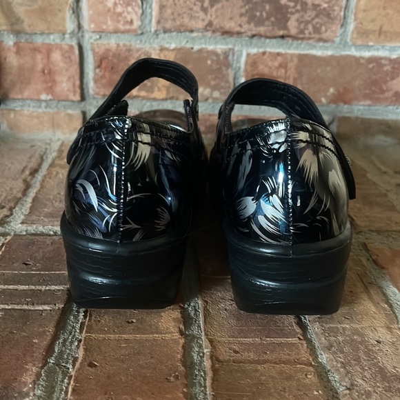 Easy Works by Easy Street Mary Jane Clogs - Picture 3 of 9